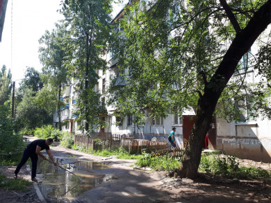 «Вещи её не тронули, может, кому дорогу перешла?» Соседи рассказали об убитой девушке в Воронеже