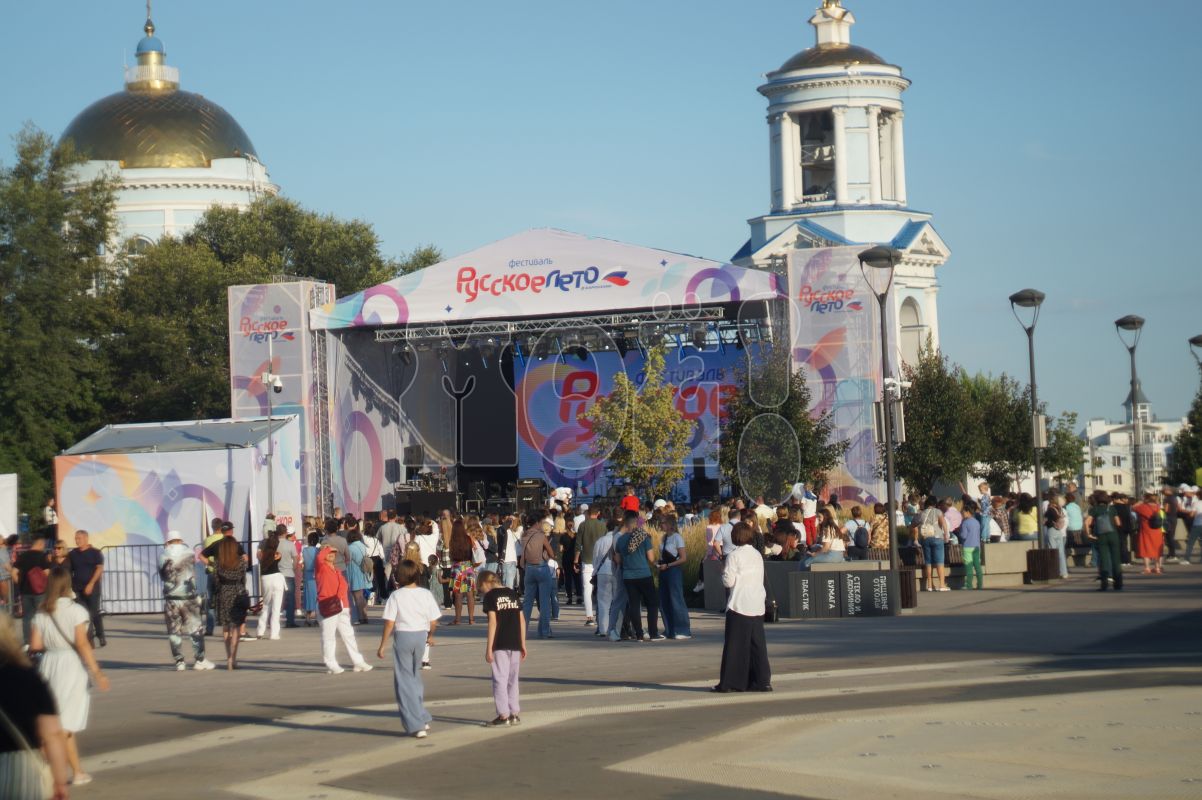 Выпускной в алых парусах воронеж 2021. День города домодедово фото. Концерт звери воронеж. Любовь выступает. Дк шинник концертный зал.