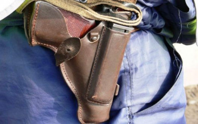 Пьяный мужчина прострелил ногу юноше за громкую музыку в воронежском дворе