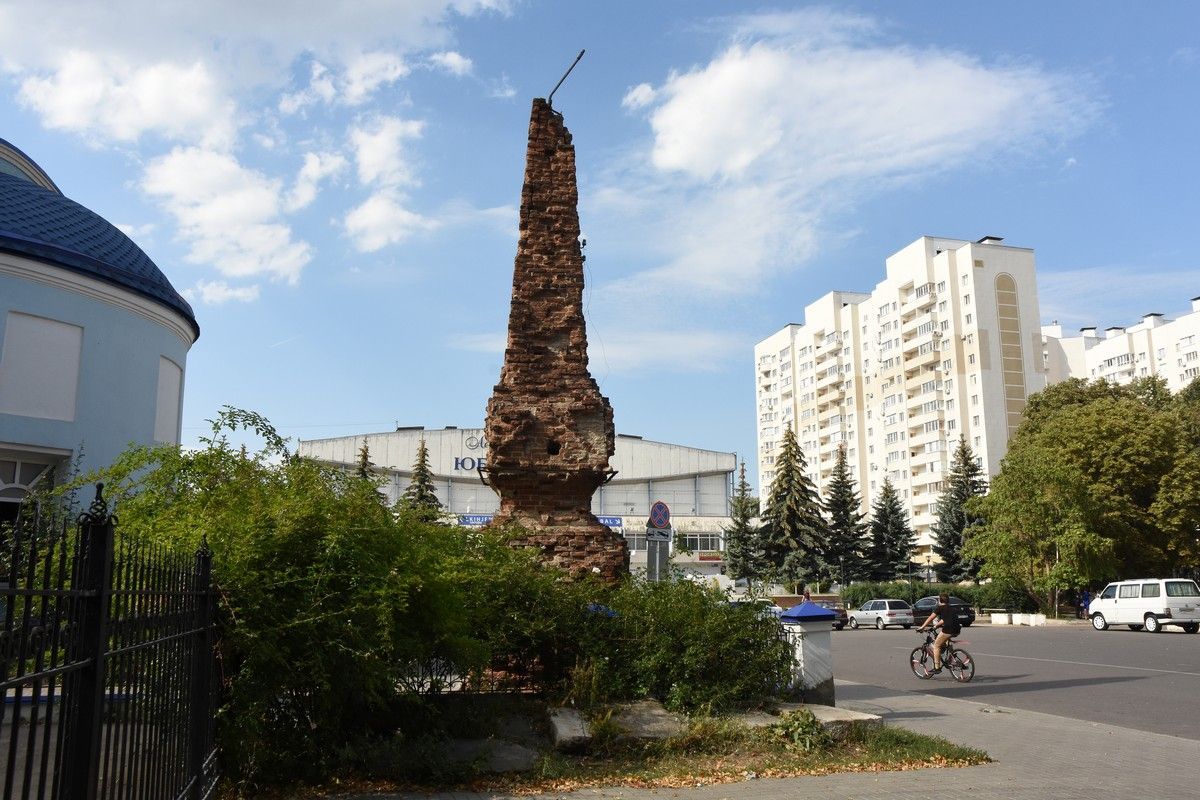 Пилону на&nbsp;въезде на&nbsp;бывшее Чугуновское кладбище в&nbsp;Воронеже вернут исторический облик