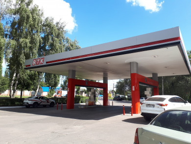 Уволили находящегося при смерти сотрудника заправки, которого сбили в ходе драки в Воронеже