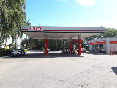 Водителя, который сбил сотрудника заправки с ножом в ходе драки в Воронеже, отправили в СИЗО