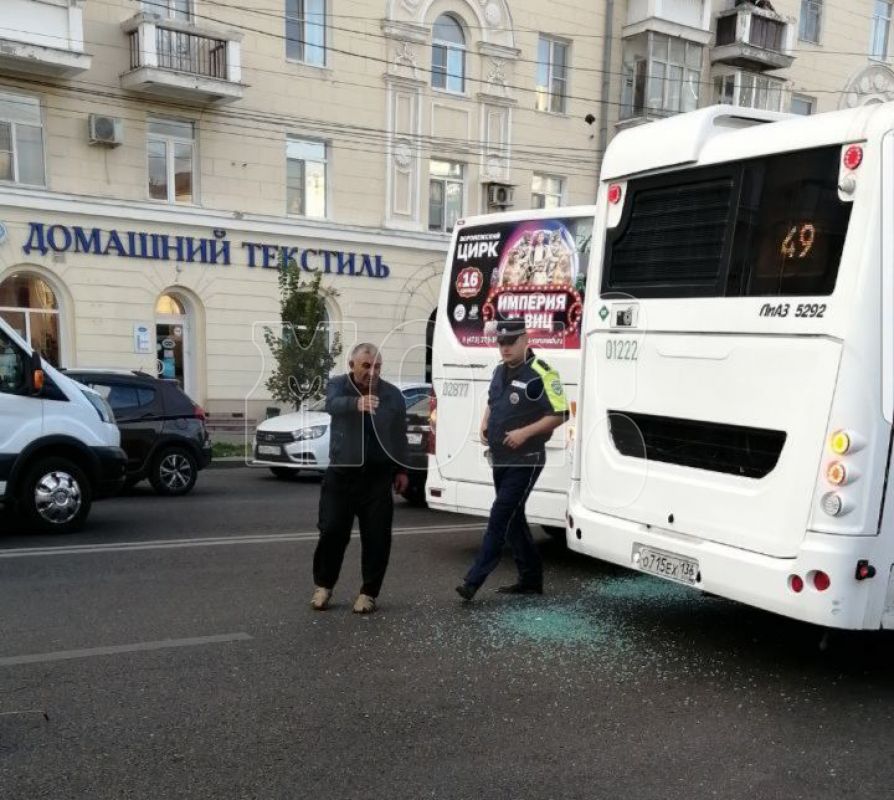 Улицу в центре Воронежа парализовало из-за аварии с двумя маршрутками