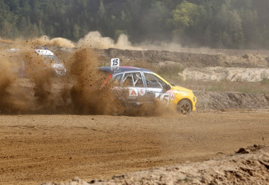 «Бывает, части машин берём из «Вторчермета». В Воронеже стартовал заключительный этап чемпионата России по автокроссу