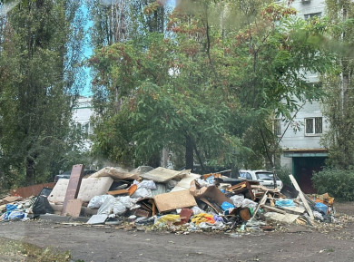 Воронежцы: «Из-за горы мусора мы скоро не сможем заехать во двор!»