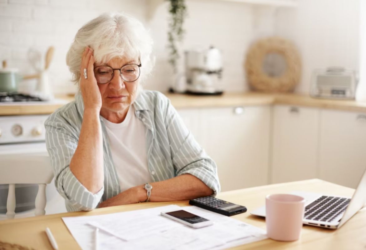 Пенсионерка из&nbsp;Воронежа испугалась обысков и&nbsp;потеряла доллары и&nbsp;евро