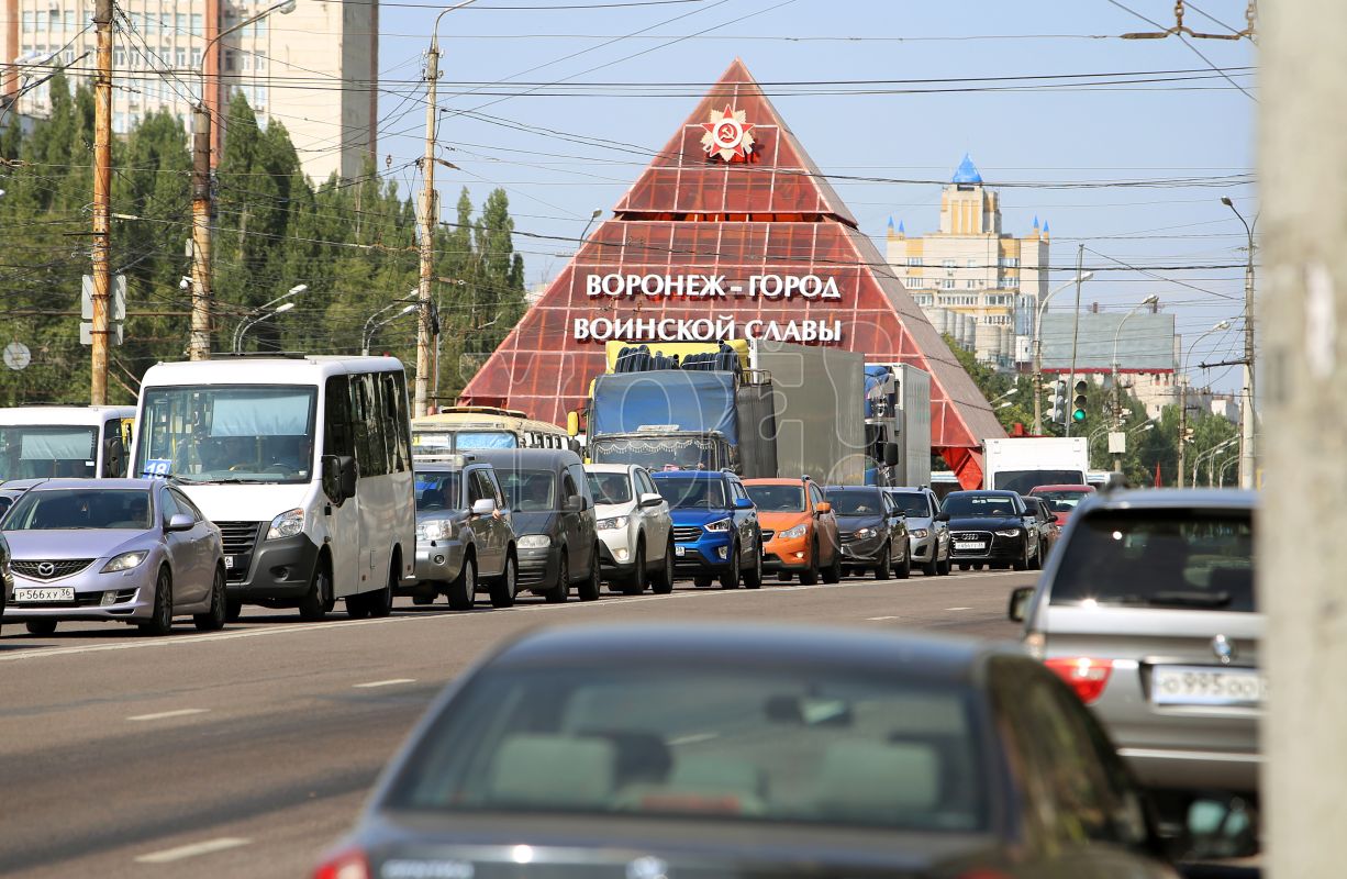 Парковку временно запретят в районе памятника Славы в Воронеже