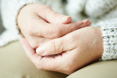 «Угрожает матери»: полиции сообщили об издевательствах над пенсионеркой в Воронежской области