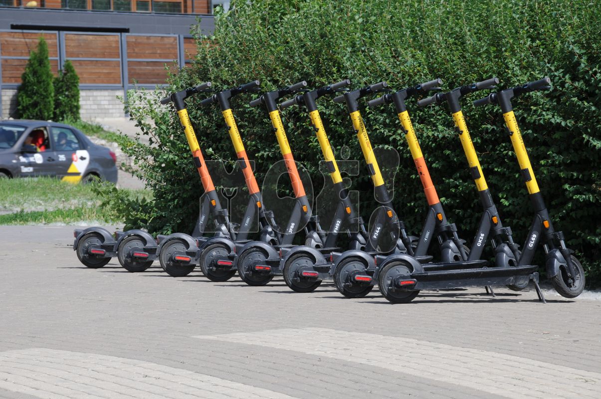 Власти предложили запретить самокатчикам ездить пьяными и скрываться с места ДТП