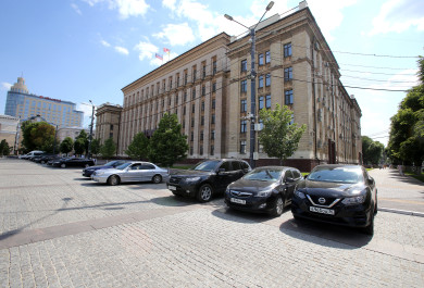 От трактора до «Ленд Крузера»: какие авто есть в гараже правительства Воронежской области