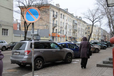 Власти заранее предупредят воронежских водителей об эвакуации машин без номеров