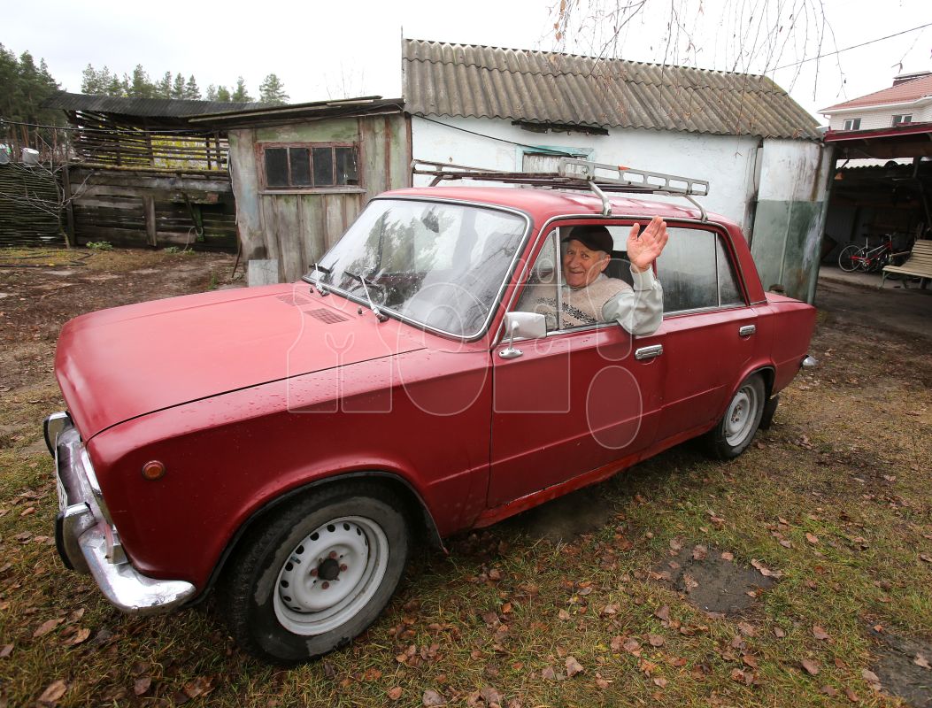 Жизнь — «копейка». Почему 82-летний пенсионер полвека не&nbsp;расстаётся со&nbsp;своими «Жигулями»