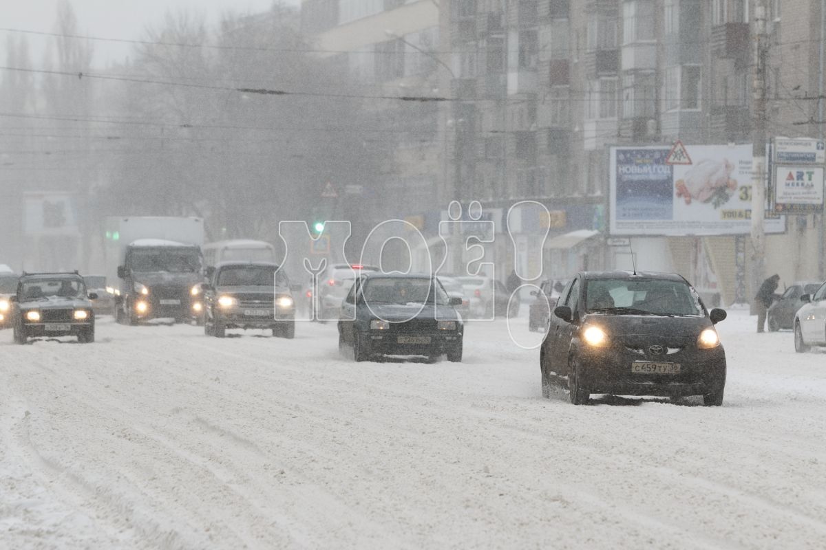 Десятибалльные пробки снова сковали движение в&nbsp;заснеженном Воронеже