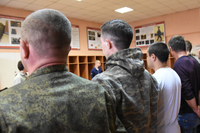 Путин поручил ставить граждан на учёт без явки в военкомат 