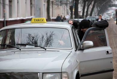 Воронежцам назвали самое выгодное время для заказа такси в новогоднюю ночь
