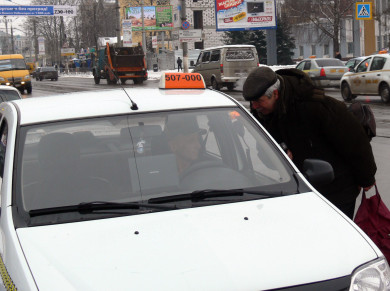 Цены на такси взлетели в Воронеже перед Новым годом 