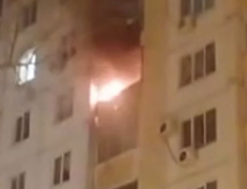 «Под машину успел нырнуть»: хлопок и пожар произошли в многоэтажке в Воронеже&nbsp;