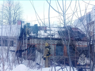 Женщина погибла во время пожара в частном доме в Воронеже