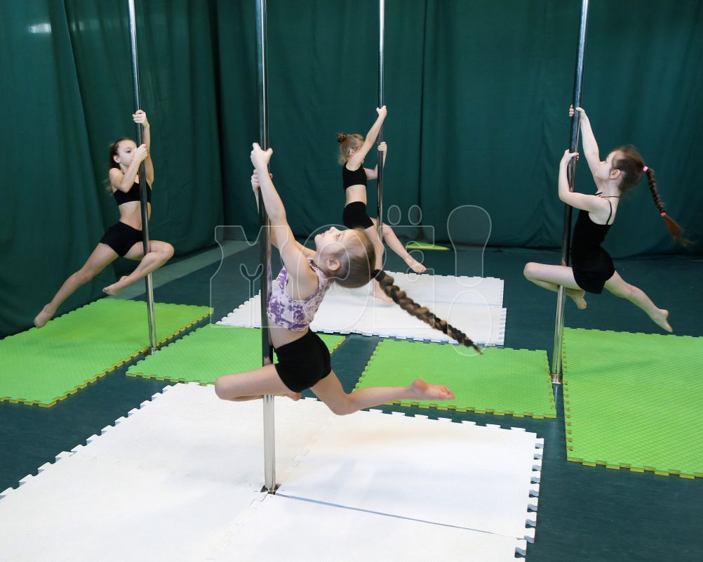 Почему занятия на пилоне становятся всё популярнее среди воронежских детей