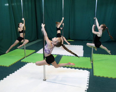 Почему занятия на пилоне становятся всё популярнее среди воронежских детей