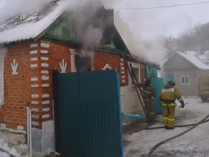 Труп мужчины обнаружили на пожаре в Воронежской области 