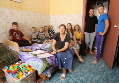 Семья с 11 детьми, которую вычеркнули из очереди на жильё, добилась от чиновников ещё 5 миллионов рублей