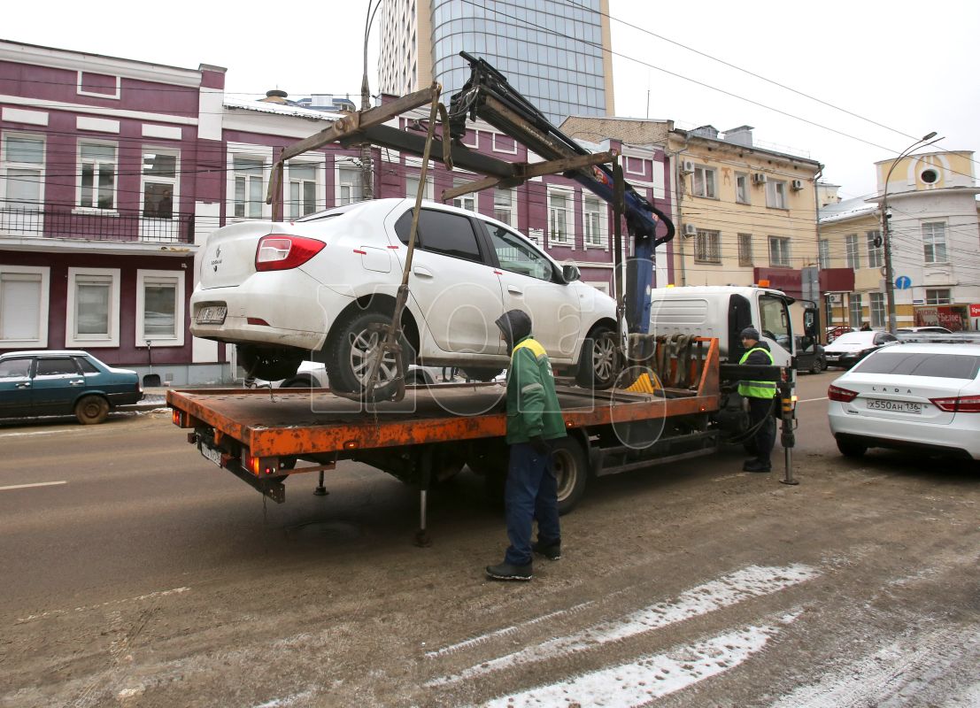 Власти рассказали, сколько авто с нечитаемыми знаками эвакуировали на этой неделе в Воронеже