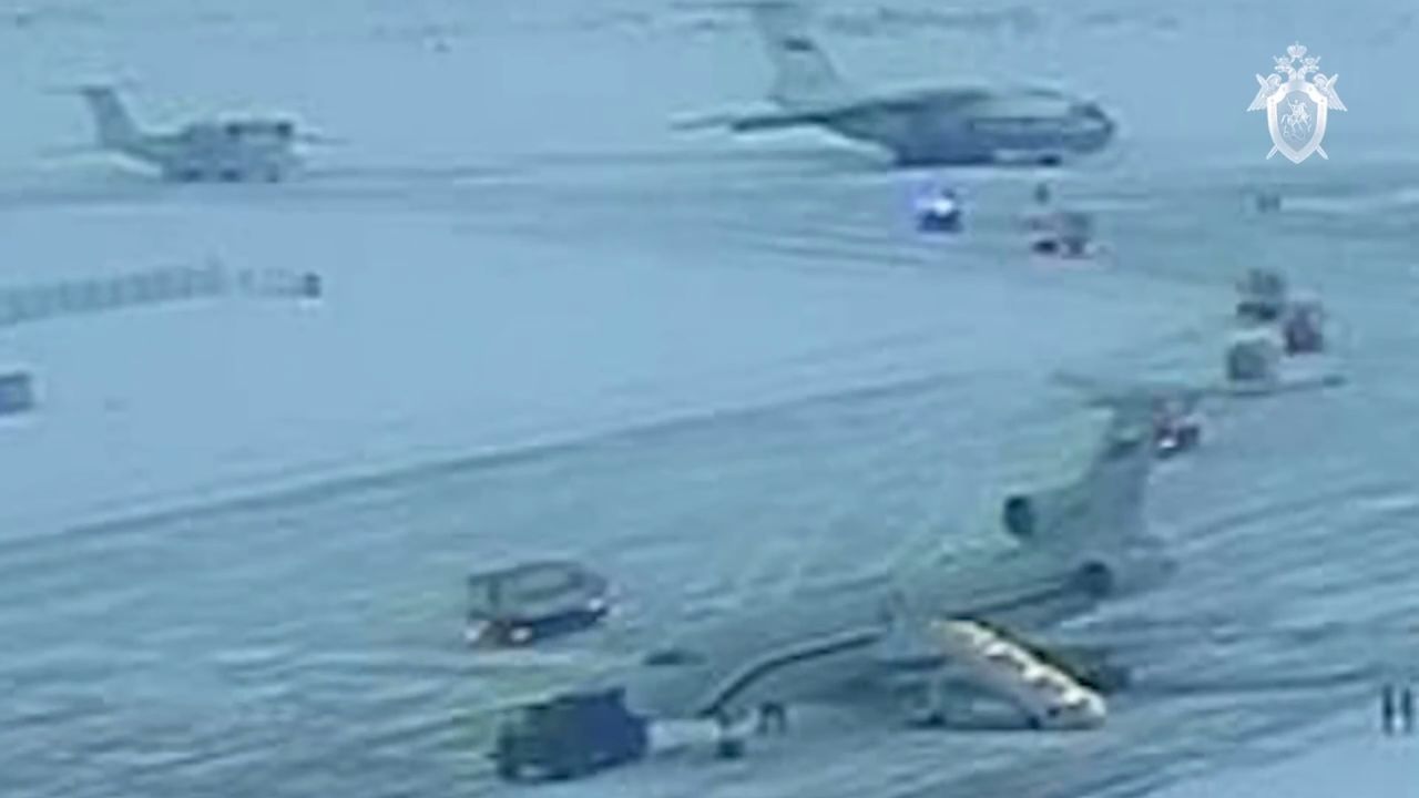 Опубликовали видео посадки украинских пленных на&nbsp;сбитый самолёт Ил-76