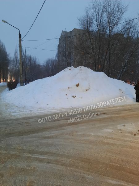 Человек с кучей денег. Мусорные горы. Куча бумажек. Сходить куча. Куча денег.