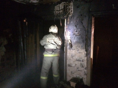 Жилой дом вспыхнул в Воронежской области: есть пострадавший