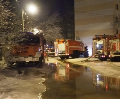 Многоэтажка загорелась в Воронеже — есть пострадавший