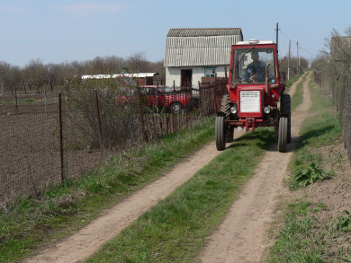 Директор сельхозпредприятия присвоил два трактора и попал под дело в Воронежской области