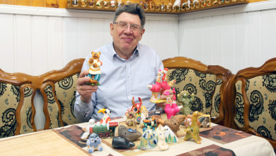 Пенсионер из Воронежской области собрал более 200 свистулек из почти 30 стран мира