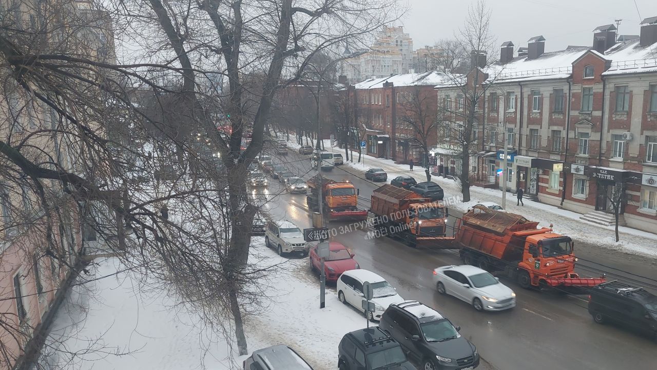 Очистка дорог от снега по-мэрски ...