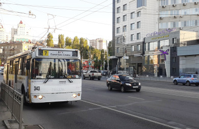 Движение двух троллейбусов приостановили в Воронеже