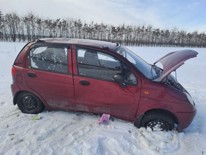 Девушка попала в больницу, опрокинувшись на иномарке в Воронежской области