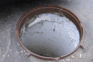 Мужчина, выбросивший ещё живого человека в колодец, добился смягчения приговора в воронежском суде