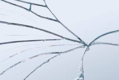 Снаряд пробил крышу дома в Черноземье — есть пострадавшая