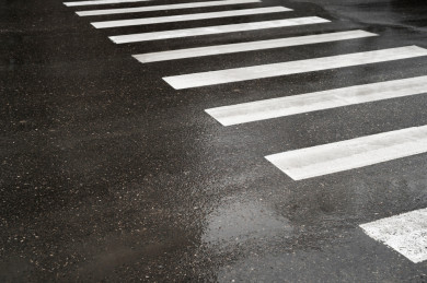 19-летнюю девушку сбили на пешеходном переходе у автошколы в Воронеже