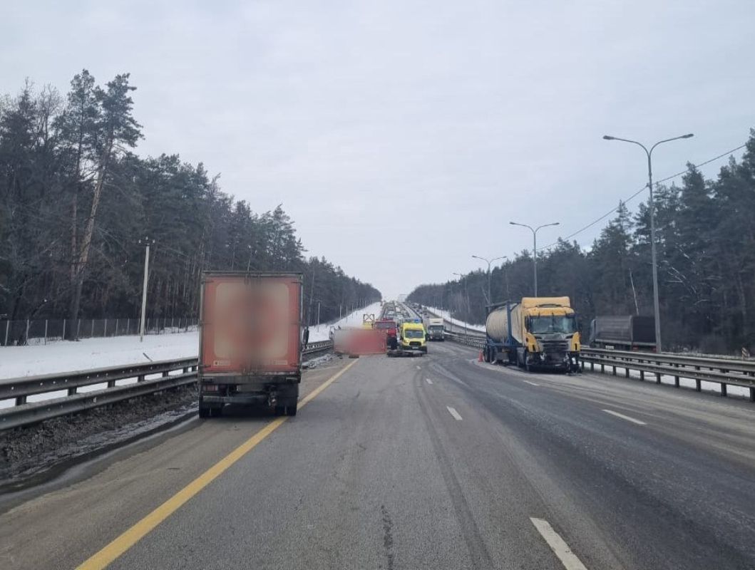 Появились подробности ДТП с фурой, которое стало причиной пробки на трассе  в Воронежской области | 24.02.2024 | Воронеж - БезФормата