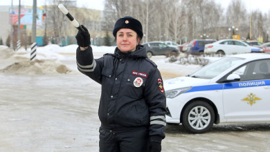 Автоинспектор из Воронежской области подарила своей неслышащей дочери мир звуков 