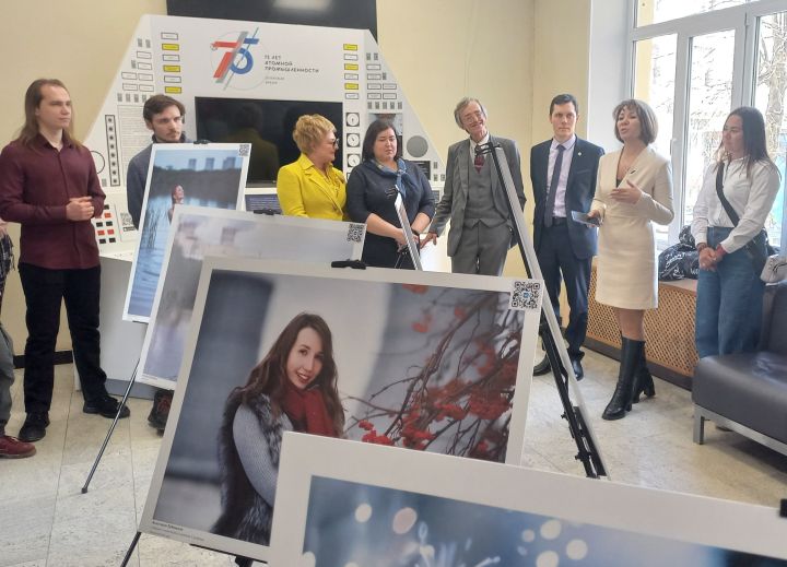 В канун 8 Марта Нововоронежская АЭС открыла выставку «Девушка и АЭС» в ВГУ