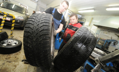 Воронежским автомобилистам рассказали, пора ли менять зимнюю резину на летнюю