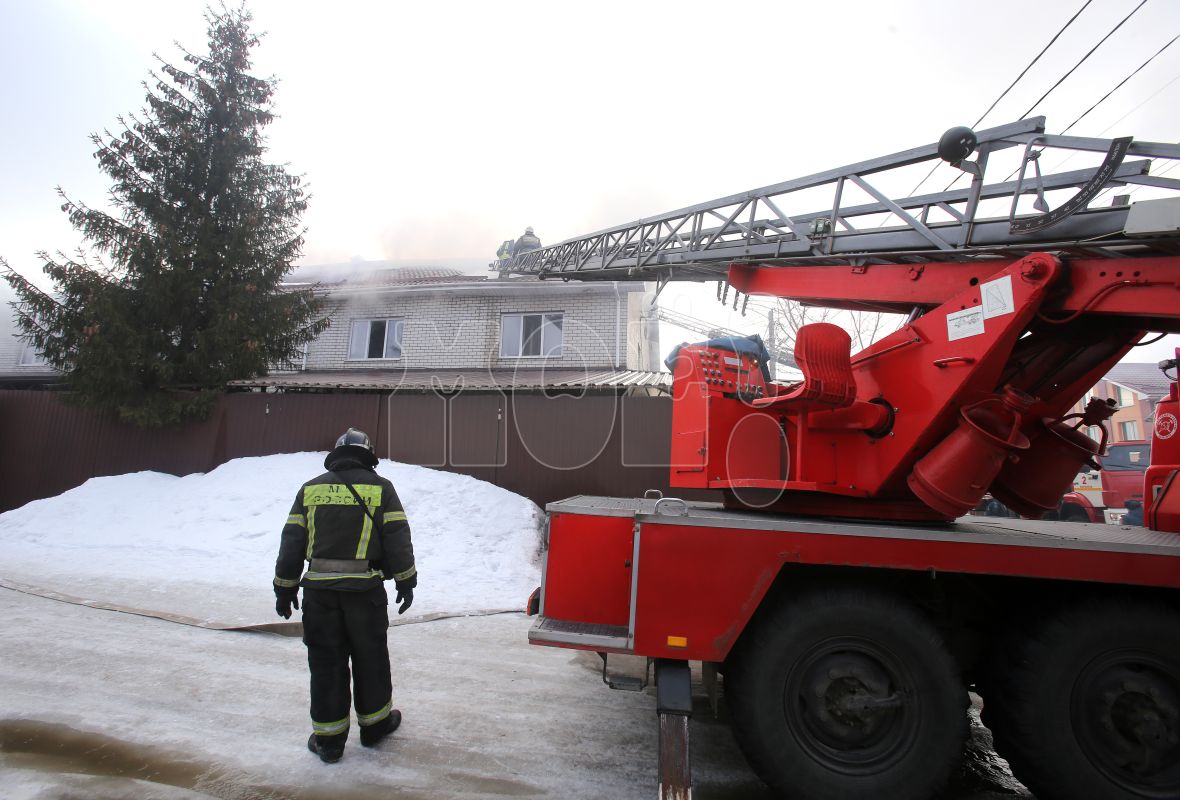 Экстренным службам хотят разрешить таранить неправильно припаркованные авто