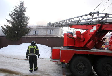 Экстренным службам хотят разрешить таранить неправильно припаркованные авто