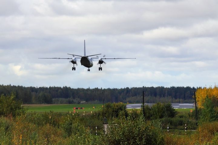 Военный самолёт совершил экстренную посадку на аэродроме в Воронежской области