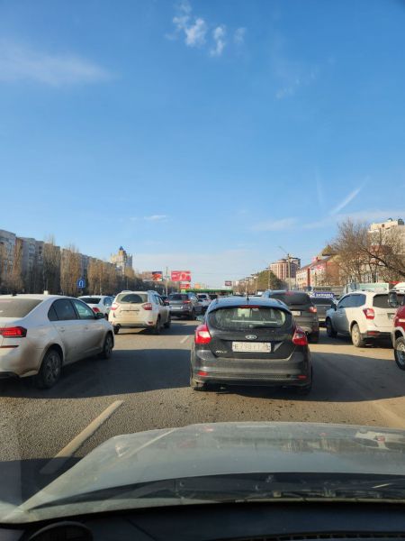 «Полная жесть»: пробка из-за аварии с маршруткой сковала Московский проспект
