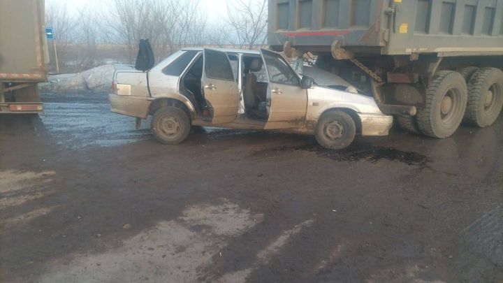 Два человека попали в больницу после ДТП с большегрузом под Воронежем