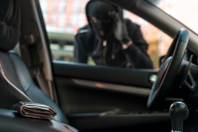 Мужчина угнал авто с помощью ножниц и совершил кражи в Воронежской области