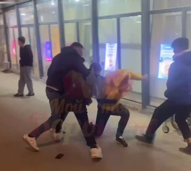 Жестокую драку в центре Воронежа запечатлели на видео местные жители